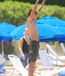 Zac Efron 5c684056af56d.jpg