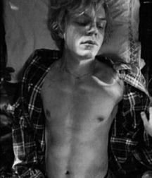 Evan Peters 5c6fac087fdfb.jpeg