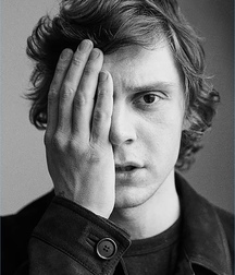 Evan Peters 5c6fac257bb93.jpg