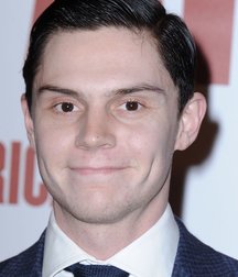 Evan Peters 5c6fac2f571bf.jpg