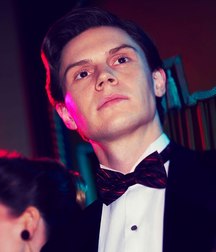 Evan Peters 5c6fac3298331.jpg