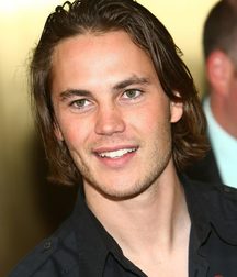 Taylor Kitsch 5c93d66d32d34.jpg