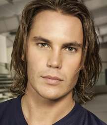 Taylor Kitsch 5c93d672c8bef.jpg