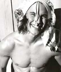 Taylor Kitsch 5c93d68330d22.jpg