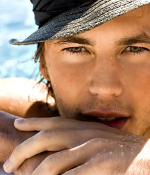 Taylor Kitsch 5c93d68c4e254.jpg