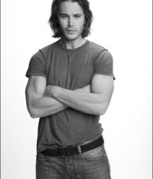 Taylor Kitsch 5c93d69722708.jpg