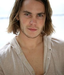Taylor Kitsch 5c93d6b2c8b1e.jpg