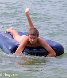 Alex Oliver  5de4cd5394e0b.jpg