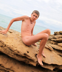 Alex Oliver  5de4cf58bf262.jpg