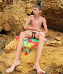 Alex Oliver  5de4cf9c2d554.jpg