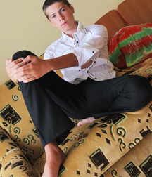 Alex Oliver  5de4d12dbdd9d.jpg