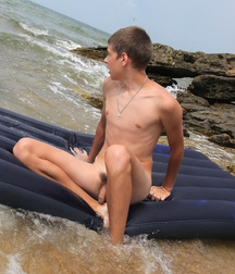 Alex Oliver  5de4d3fc431e7.jpg