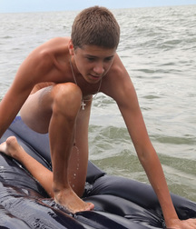 Alex Oliver  5de4d409d396f.jpg