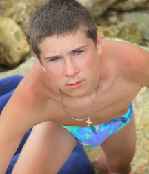 Alex Oliver  5de4d4b3a49b5.jpg