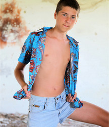 Alex Oliver  5de4d5072e109.jpg