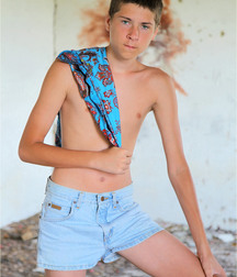 Alex Oliver  5de4d517ab30b.jpg