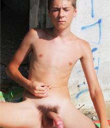 Alex Oliver  5de4d7e91b6b4.jpg