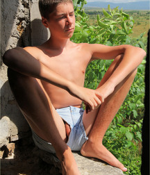 Alex Oliver  5de4d82c13eda.jpg