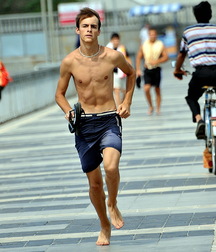 Random hotties 5c5bc04512161.jpg