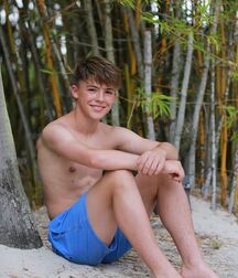 Solo & Shirtless Gay Tube 5f838f4a1ef1c.jpg
