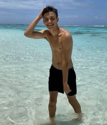 Solo & Shirtless Gay Tube 5f838f6389b5e.jpg