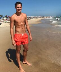 Solo & Shirtless Gay Tube 5f838f947c6e9.jpg