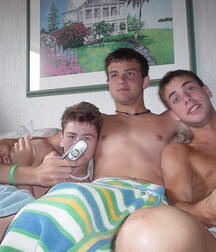 Shirtless Groups Summer Gay Tube 5f8e1512b9ea6.jpg