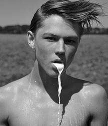 Art, Watermelons, Uzi's and Hot Guys 5e2a26fb4aa90.jpg