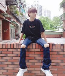 handsome  5d54e01d5a127.jpg