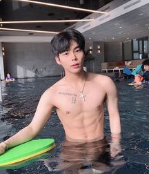 handsome asian guys 5db99cd07acc3.jpg