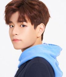handsome asian guys 5db99ce2f1db4.jpg