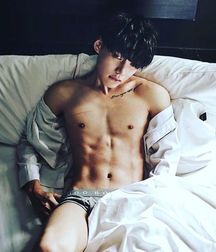 fckpcy: shirtless handsome asian guys 1 5e86ddf291f0f.jpg