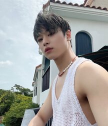 Handsome 49 626fd49b62621.jpg