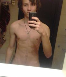 Sexy boy 5cf94f0ab54e1.jpg