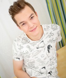 Adam und sein Dildo 5d5c37b798e89.jpg