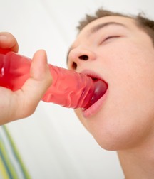 Adam und sein Dildo 5d5c38121b5db.jpg