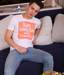 Jack wer will nicht seine Füsse und sein Glied küssen 5d9f4f2389931.jpg
