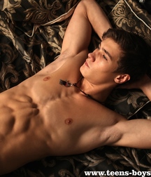 Adrian 5dadee392bedf.jpg
