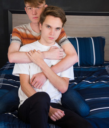 Boy wird zum Fick verführt 5db44df61331a.jpg