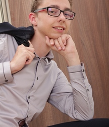 Brad und sein langer Ficker 5db4829c34c73.jpg