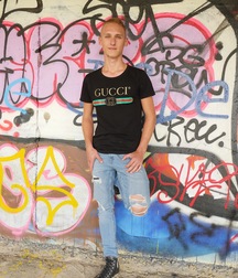 Oliver 5dc7f340c9322.jpg