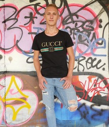 Oliver 5dc7f34740159.jpg