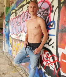 Oliver 5dc7f366ba6f1.jpg