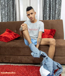 Latinoboy ejakuliert 5e45a2dd9c92c.jpg