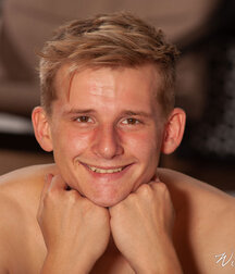 Araham kriegt einen harten boys porn 5f721eb9f2416.jpg