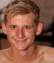 Araham kriegt einen harten boys porn 5f721f1110623.jpg