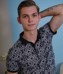 Tommy spritzt ab twink tube 61211366638c3.jpg
