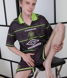 Julian muss onanieren twink gay porn