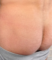 Kellan rubbelt sich zum Orgasmus Gay Porn 6223859a63cdb.jpg