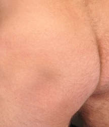 Kellan rubbelt sich zum Orgasmus Gay Porn 622385fabcc66.jpg